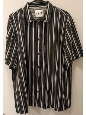 Vibe Men’s Black & White Vertical Stripe Short Sleeve Button-Up Shirt